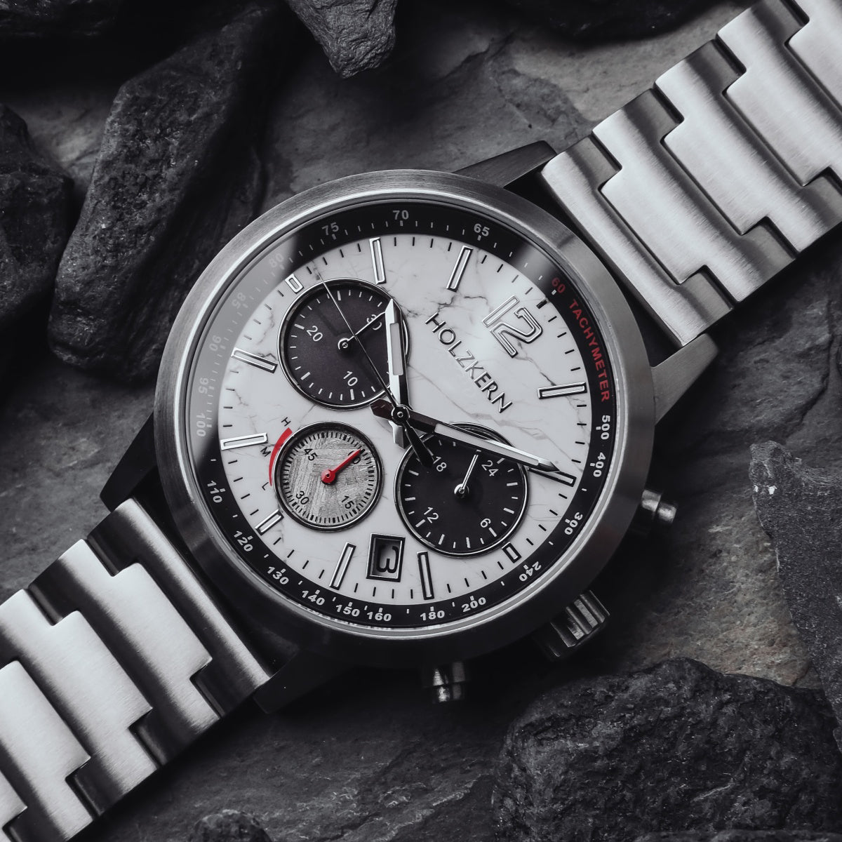 "Sagres" watch, featuring a marble-inspired dial and silver accents, offering a sophisticated and modern style.