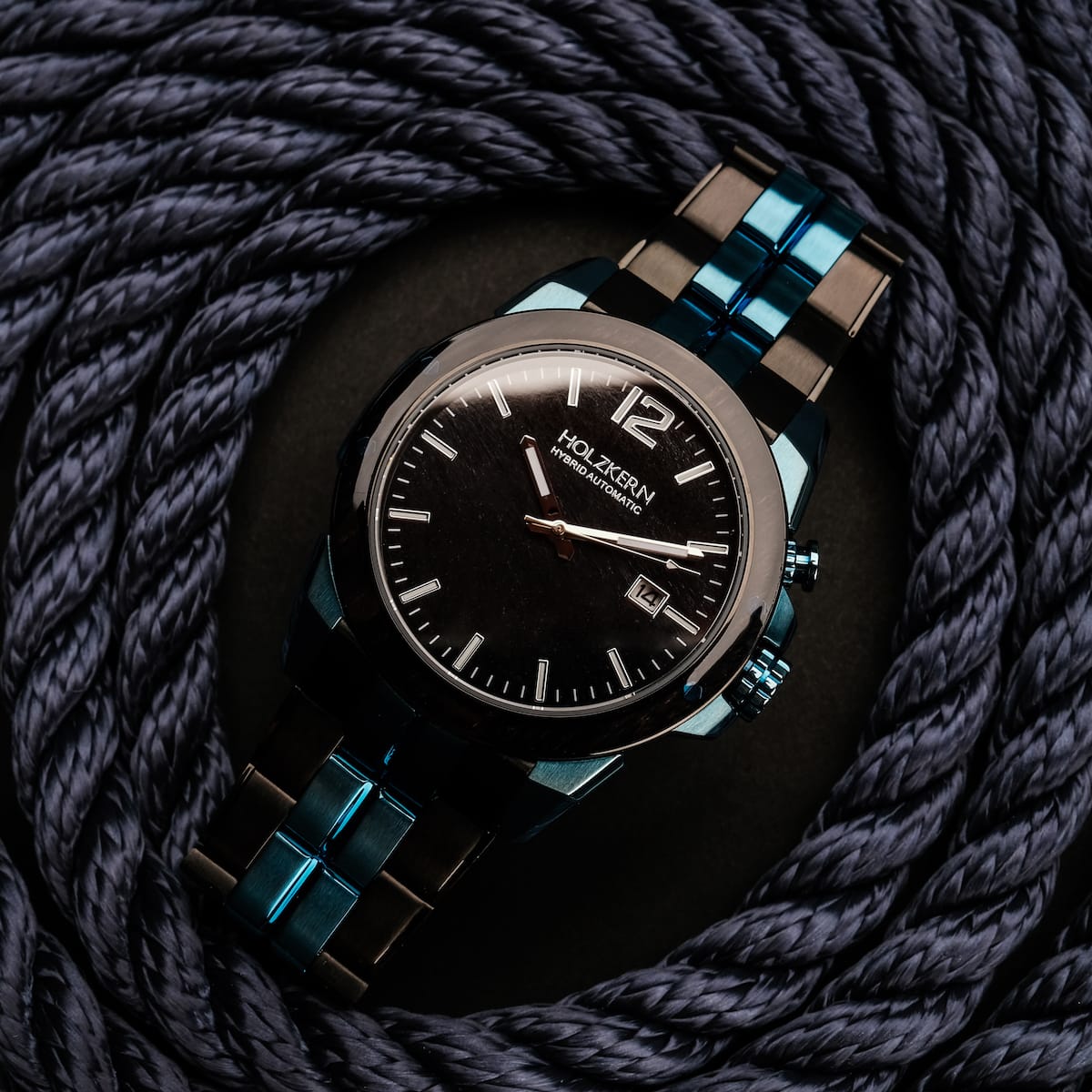 Orologio da polso "Glaciersurge" con un design elegante con la faccia dell'occhio di Hawk e accenti dell'acero.