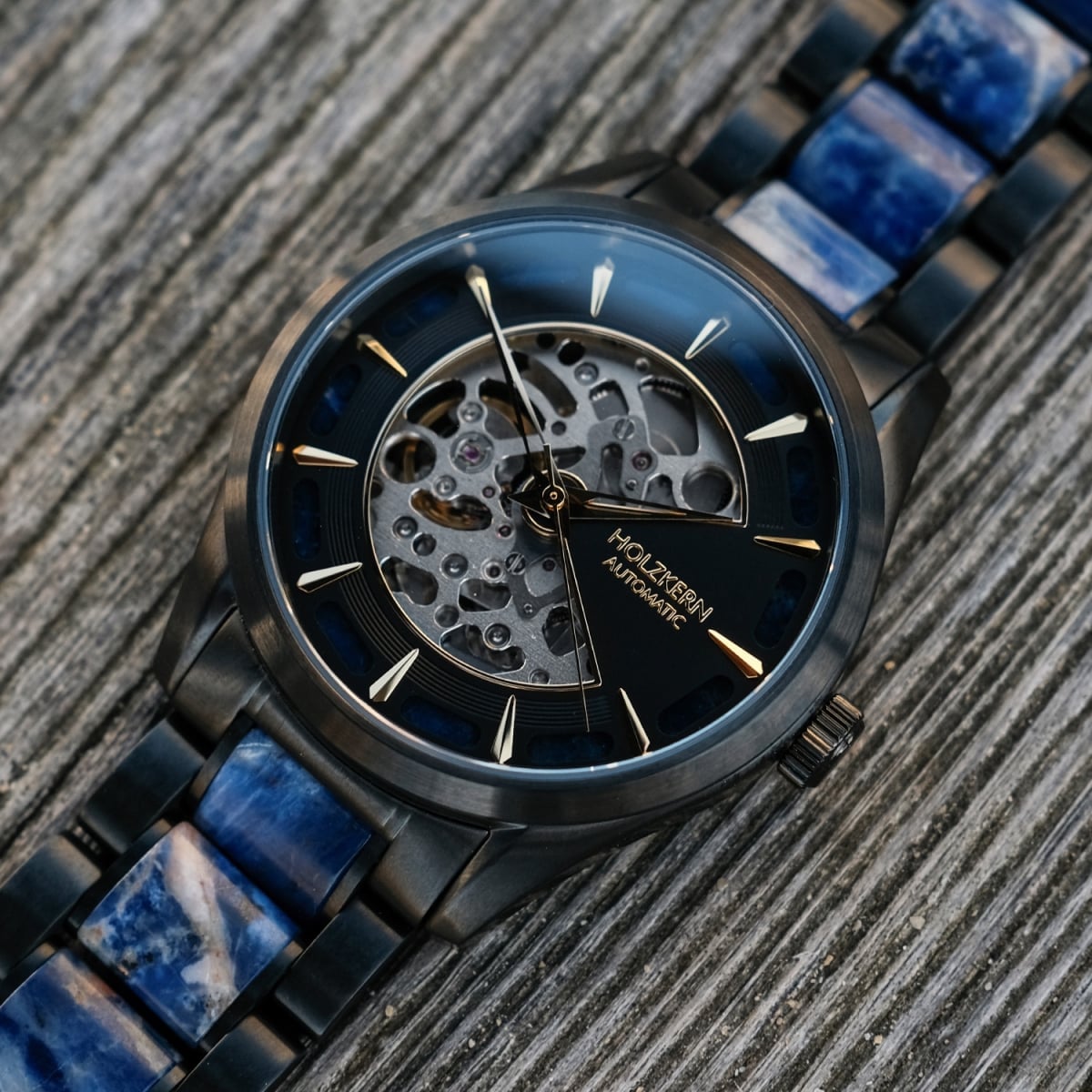 Orologio "Vredefort", con un design in marmo nero con uno stile lussuoso e intricato.