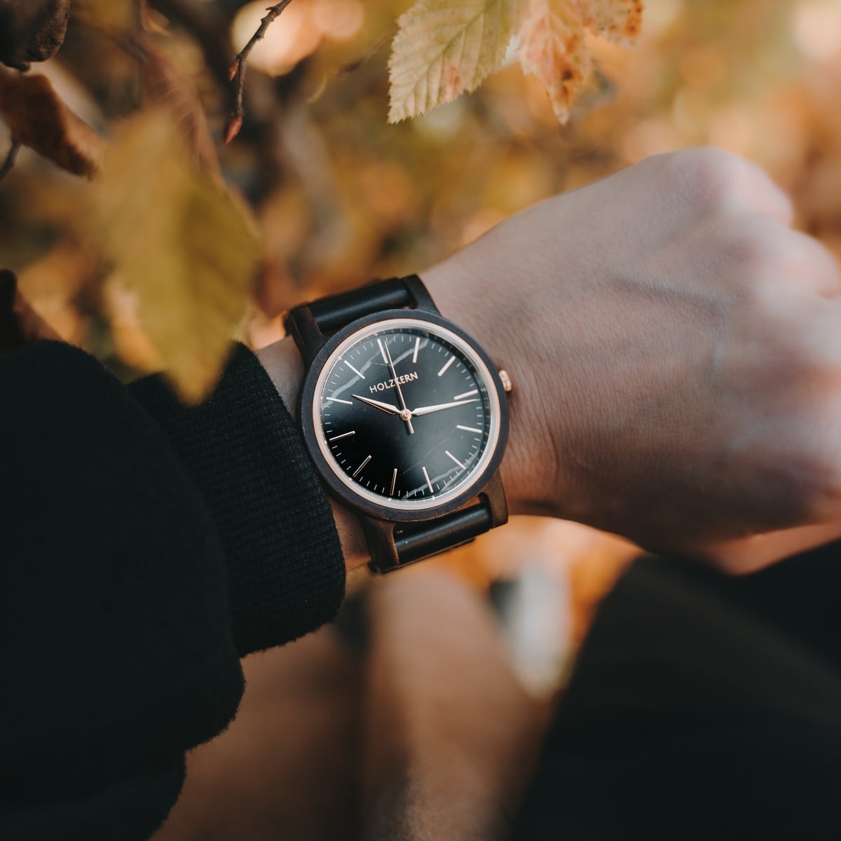 Orologio Summer Night con acero e marmo dal design elegante e moderno.
