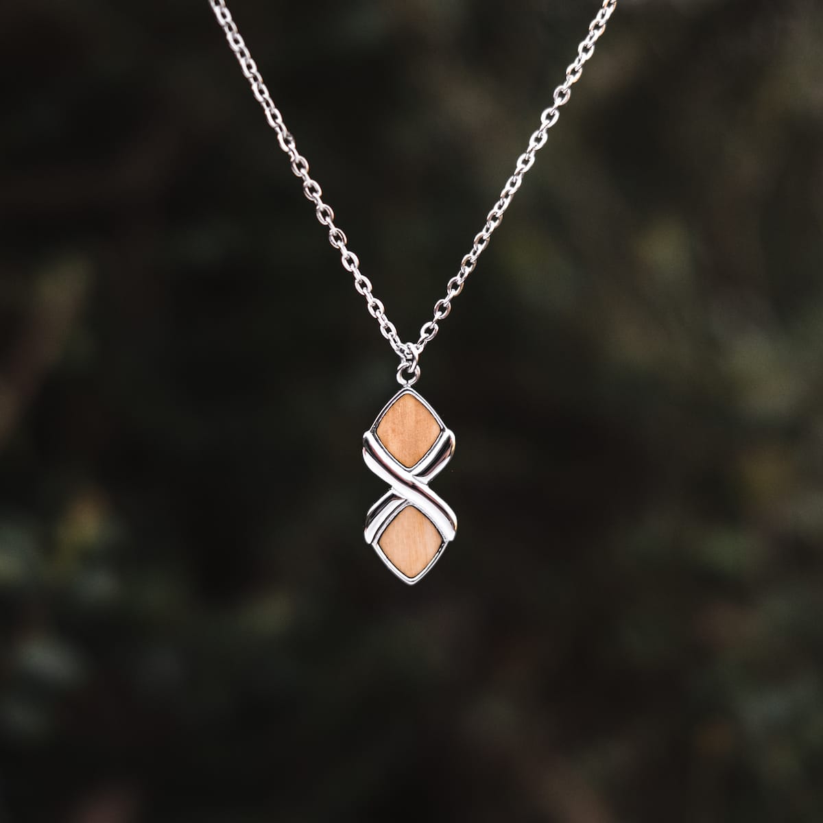 "Mosaic Necklace", an elegant necklace featuring olive and silver tones with a unique mosaic design.