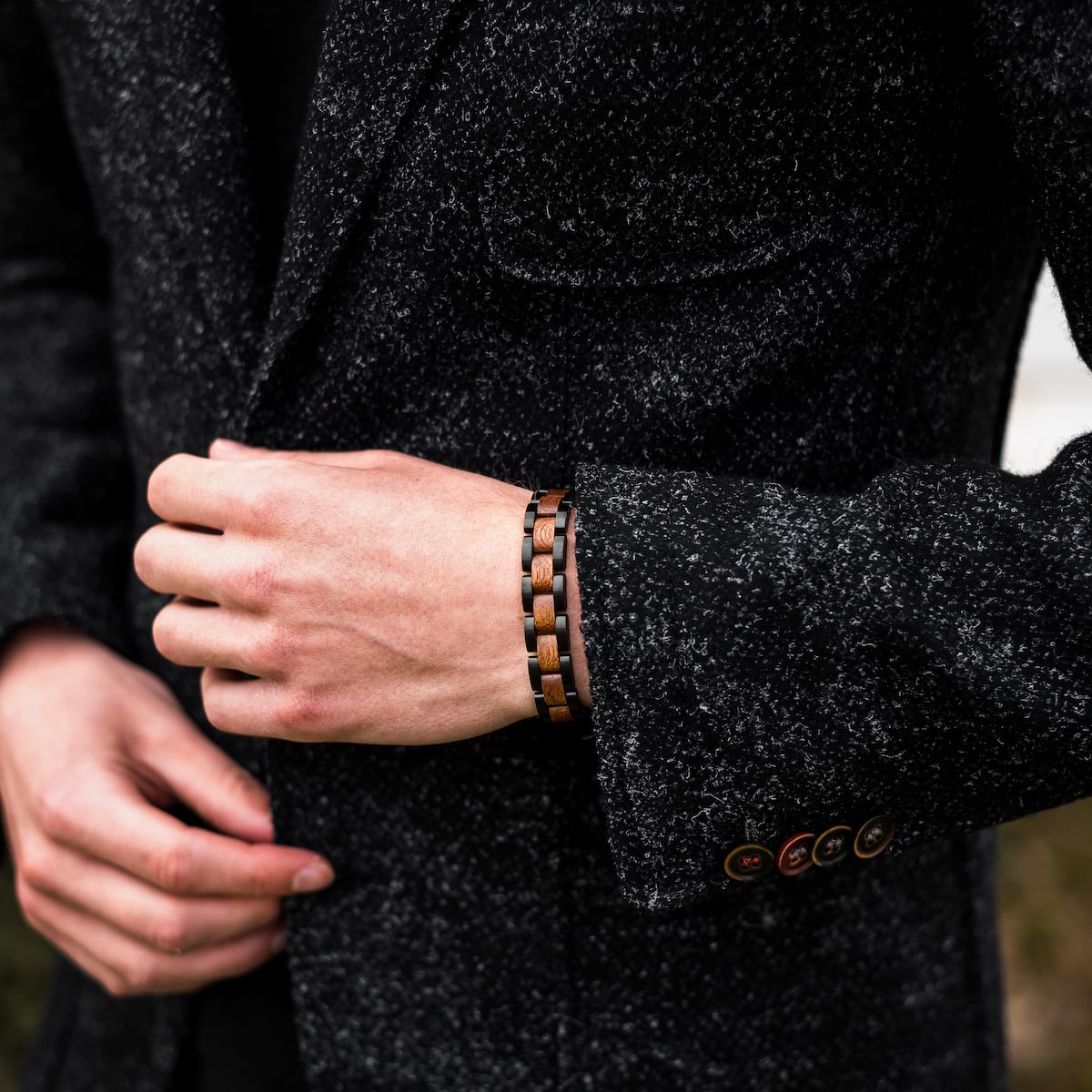 Bracciale da uomo "Triad" in un elegante mogano e stile nero.