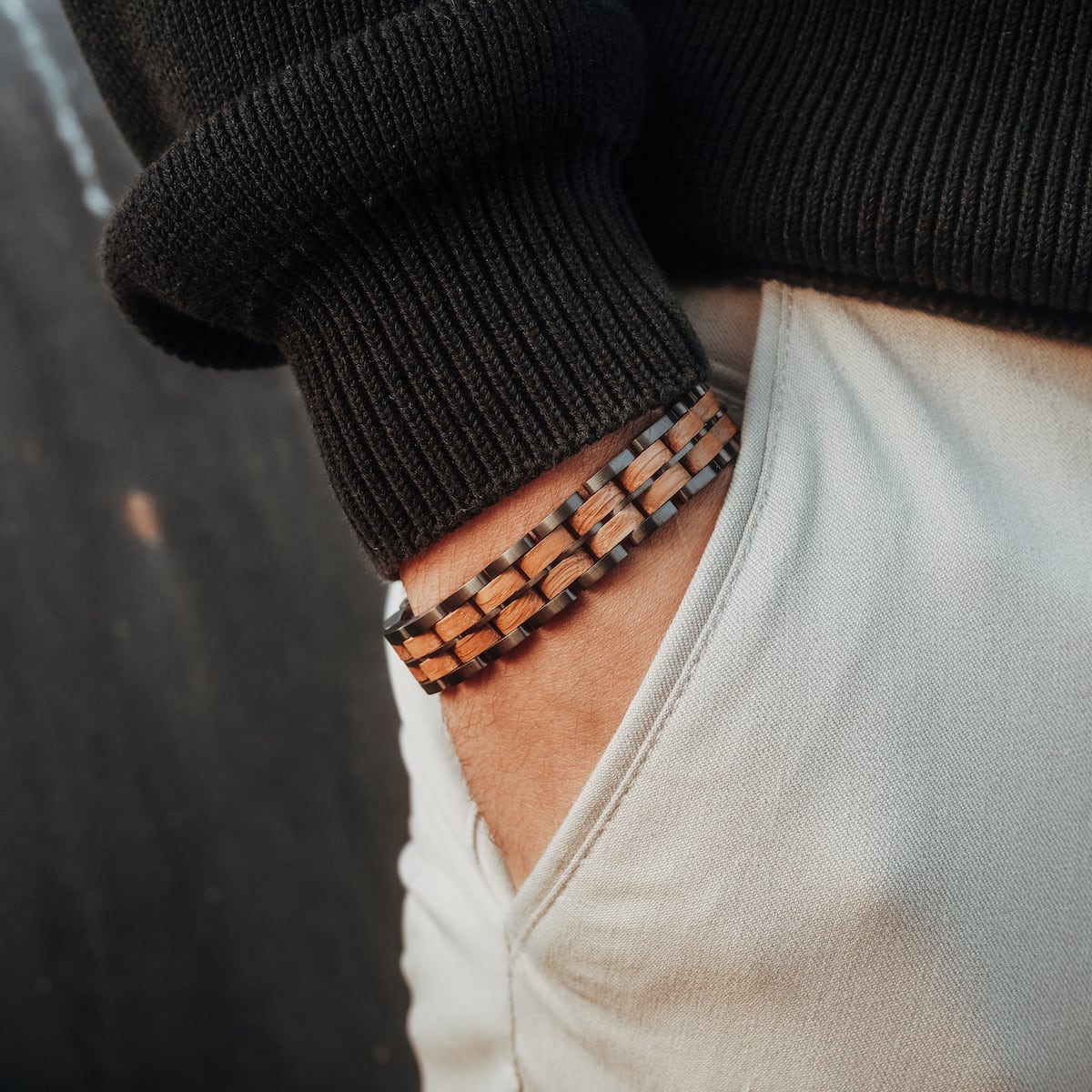 "Kanon" bracelet featuring an oak and grey design for a stylish, modern look.