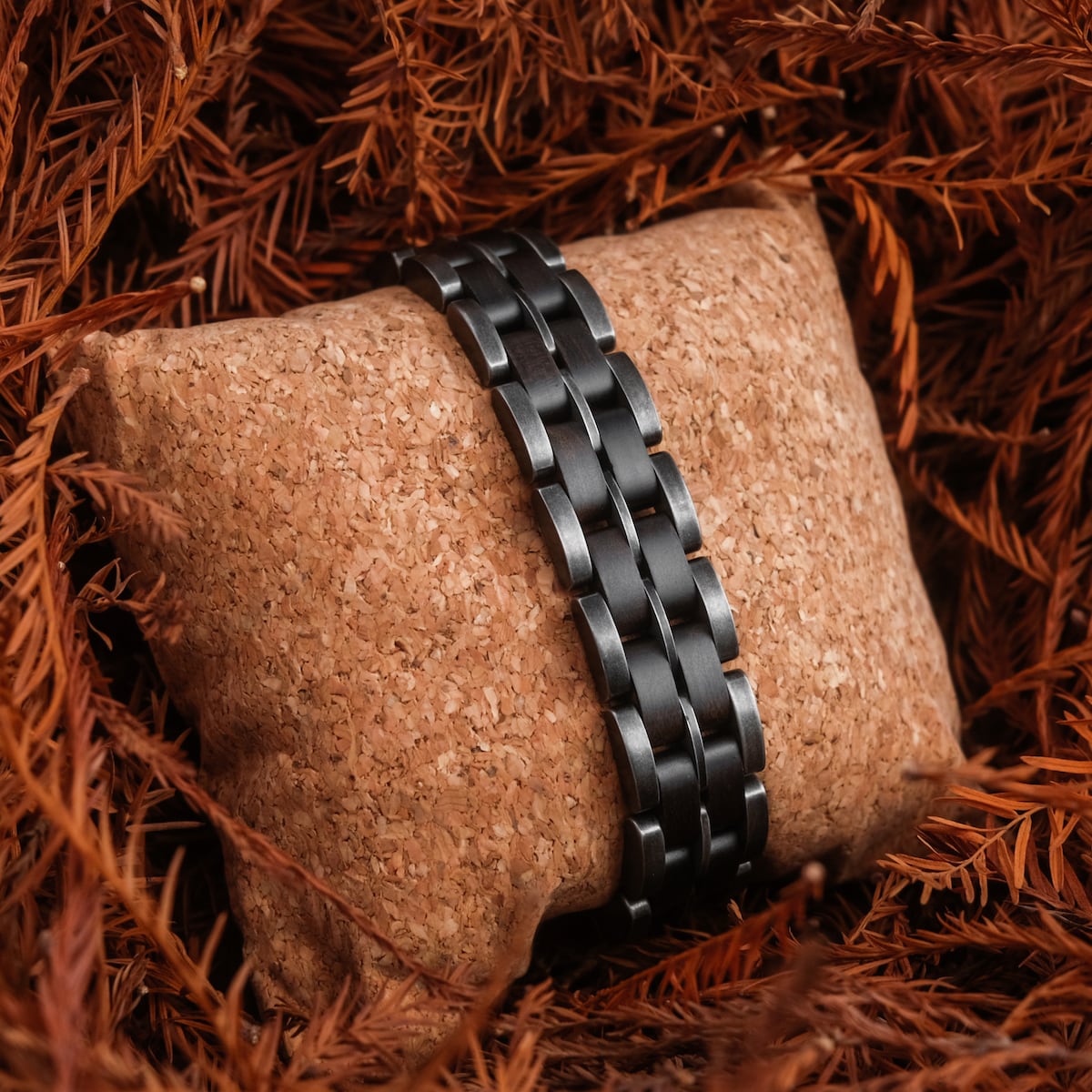 Bracciale "Kanon" in acero/argento antico, caratterizzato da un design elegante e moderno con un elegante finitura.