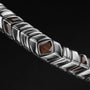 Bracciale "Prelude" con un design elegante in noce e argento con uno stile geometrico moderno.