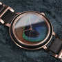 L'orologio "The Fearless" con un design in piuma di acero e pavone con un quadrante colorato e suggestivo.