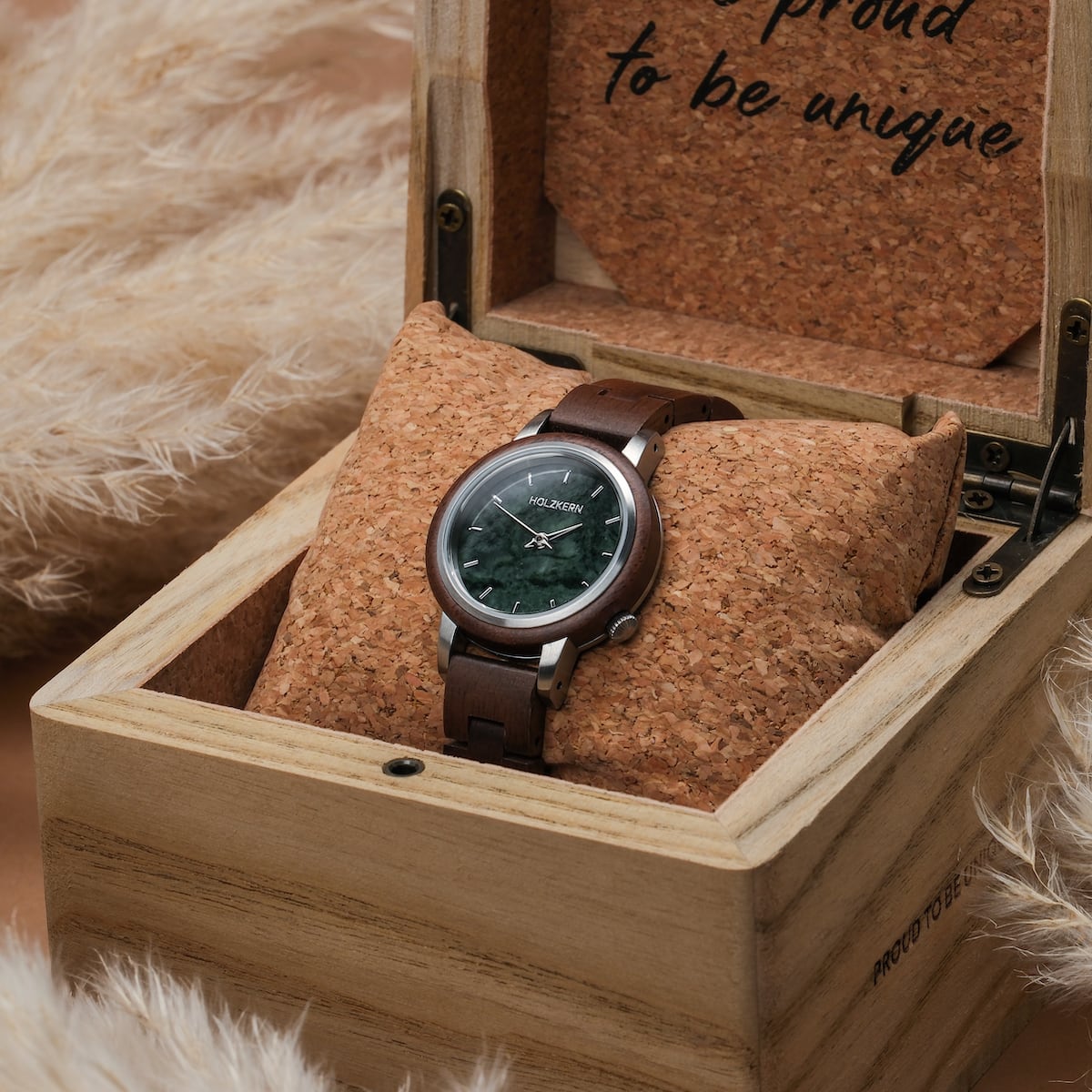 "Anakena" watch with walnut and marble finish, displayed in an elegant wooden box.