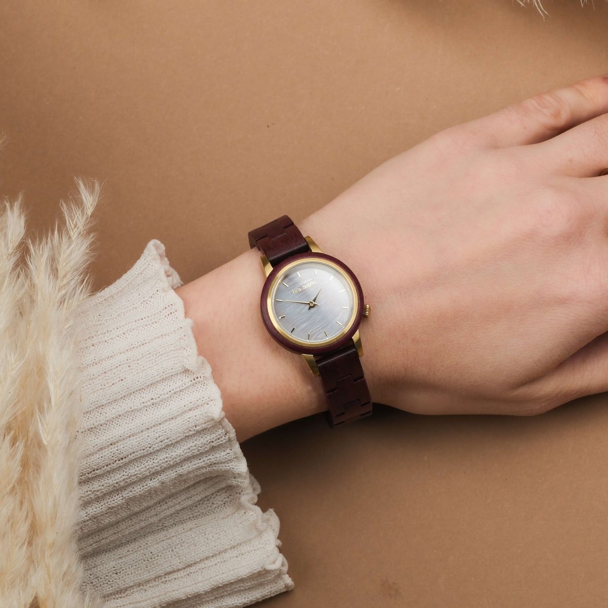 "Napali" watch with an elegant wooden strap and sleek round face on wrist.