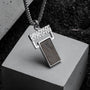 Ciondolo "trascendente" con un design elegante ardesia e argento con un'estetica moderna e texture.