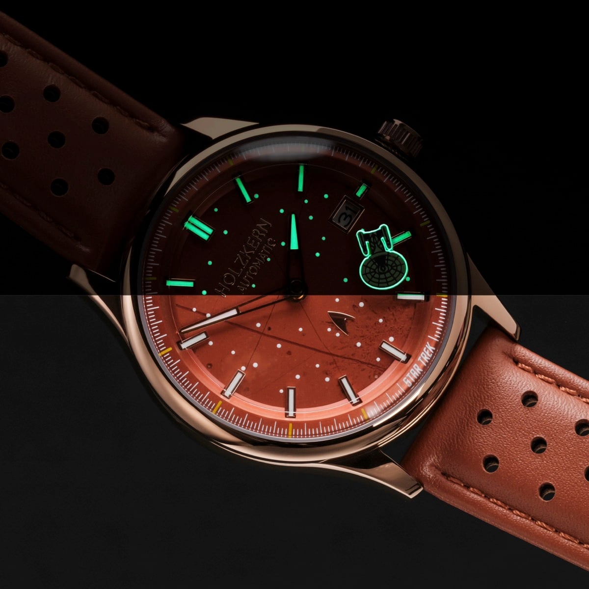 Orologio "NCC-1701-D", con un caldo jasper e un design rosso con finitura lucida.