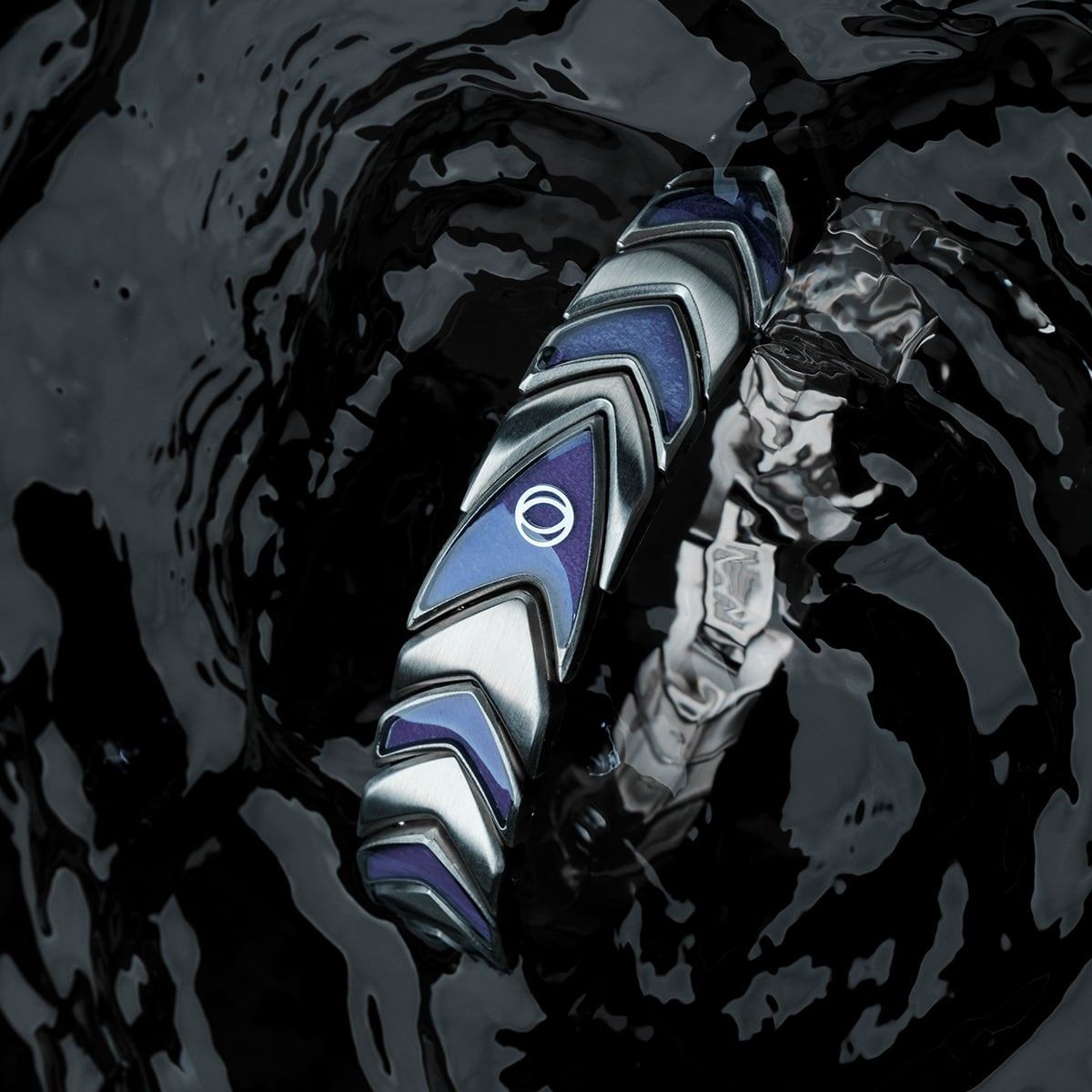 "Sciences", an aventurine and silver bracelet with a sleek, modern design, set against a dynamic black water background.