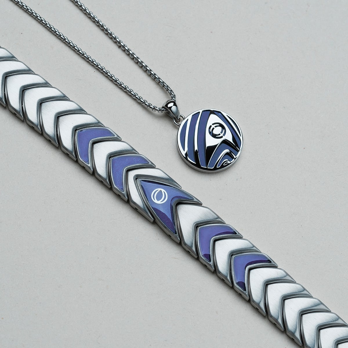 "Sciences" necklace, featuring aventurine and silver with a modern geometric design.