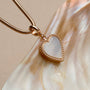 "Collana dell'Amorance": collana a forma di cuore in oro rosa con dettagli intatti, elegante e raffinato.