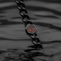Collana "Bodyguards Collane" con un design in noce e argento antico con uno stile elegante e moderno.