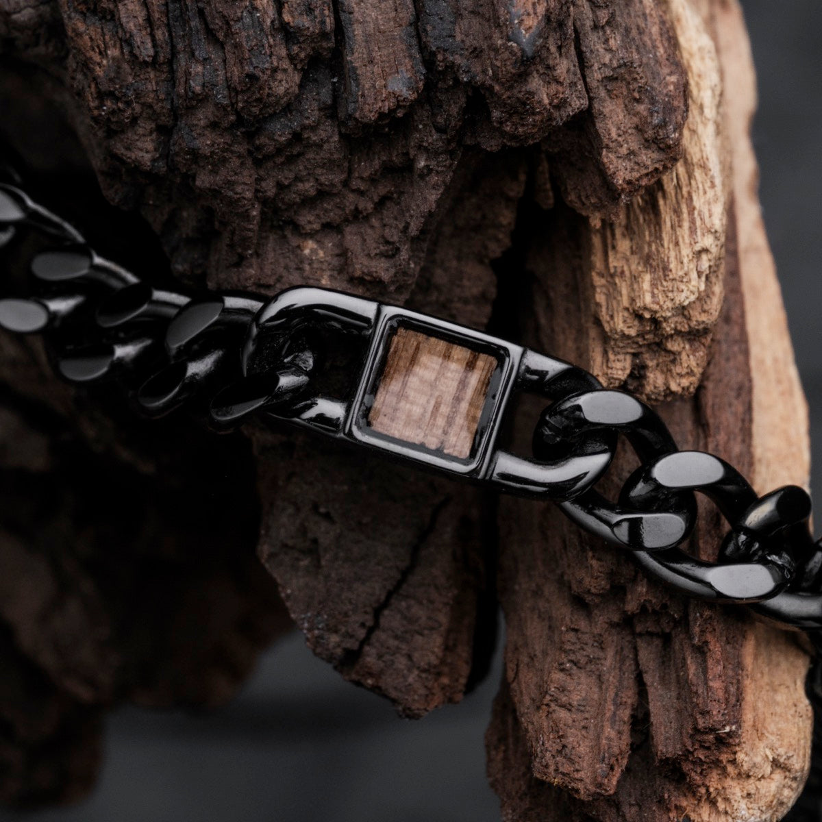 "Bodyguards Collane" - Collana elegante con accenti in noce e sinistra grigio scuro.