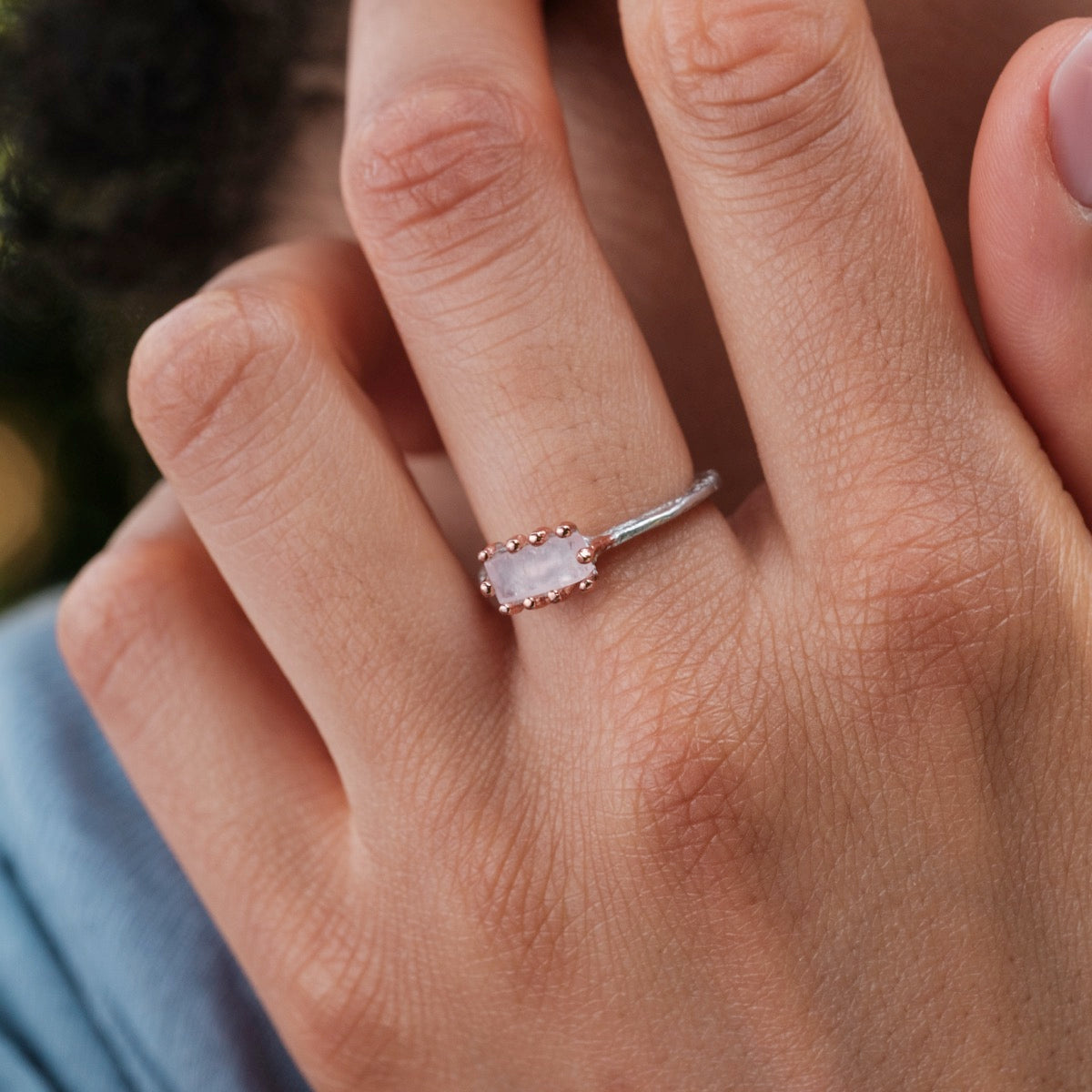 "Silverstream Ring: Elegant rose gold and rose quartz ring with a minimalist style."