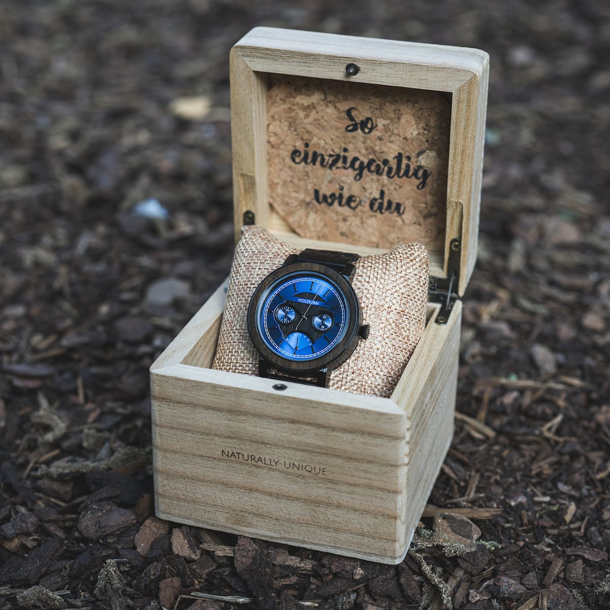 "Belize" watch with a striking blue dial in a natural wood box for a stylish and unique look.