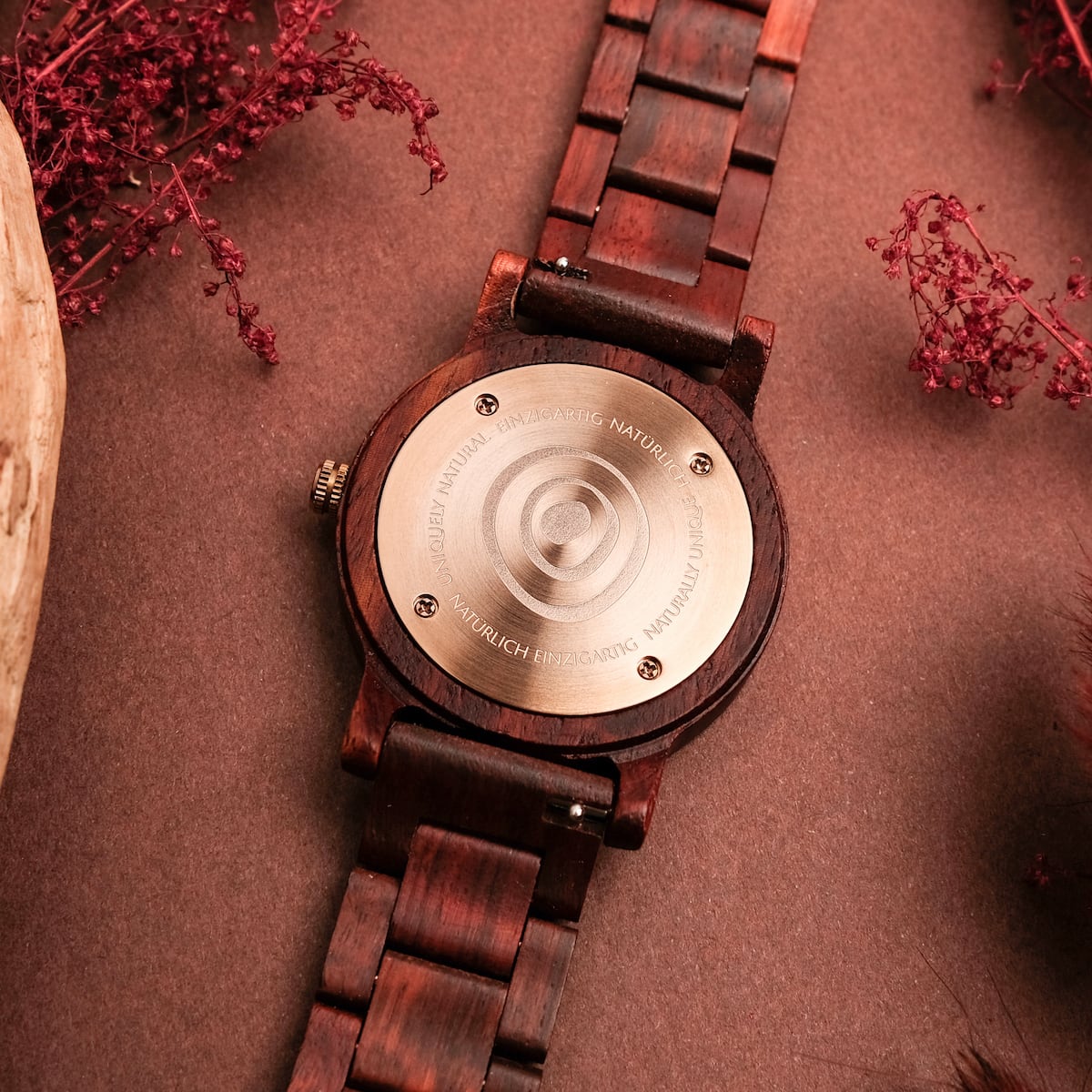 "Passion", orologio da polso in legno, realizzato con un design distinta Padauk e Maple, che mostra un'estetica ricca e naturale.