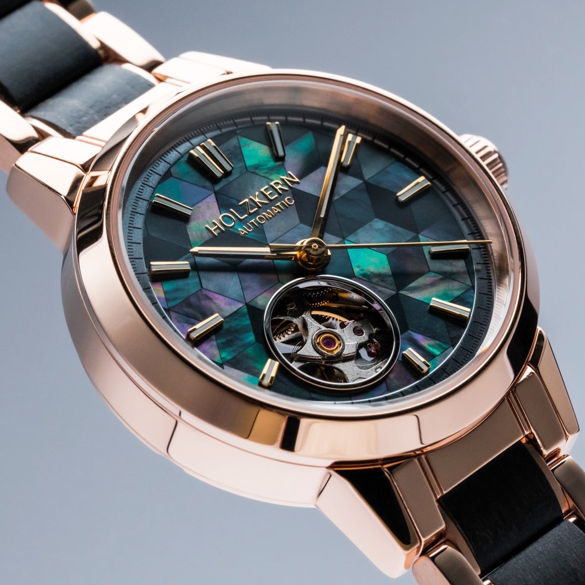"Luminaire", un lussuoso orologio con un motivo anacre e acero con un design lucido e intricato.