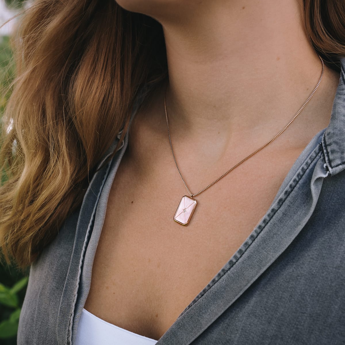 "Aquarell Necklace" features a chic rectangle pendant in rose gold with nacre for an elegant and modern look.