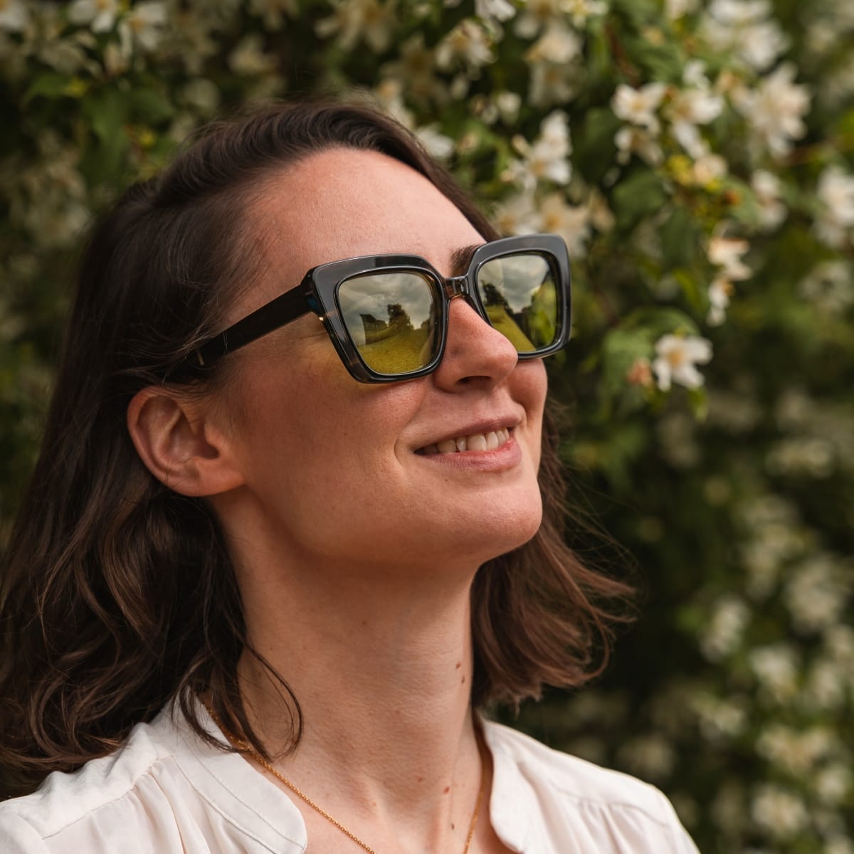 "The Exquisite sunglasses featuring a Leadwood/Khaki Dust design with a stylish and reflective finish."