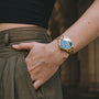 Orologio da polso "Talamanca" con un design in oro e grigio con una elegante fascia in maglia.