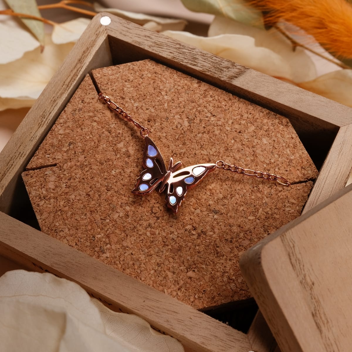 "Fritillary Necklace", a butterfly-inspired necklace, features nacre and rose gold for an elegant, natural aesthetic.