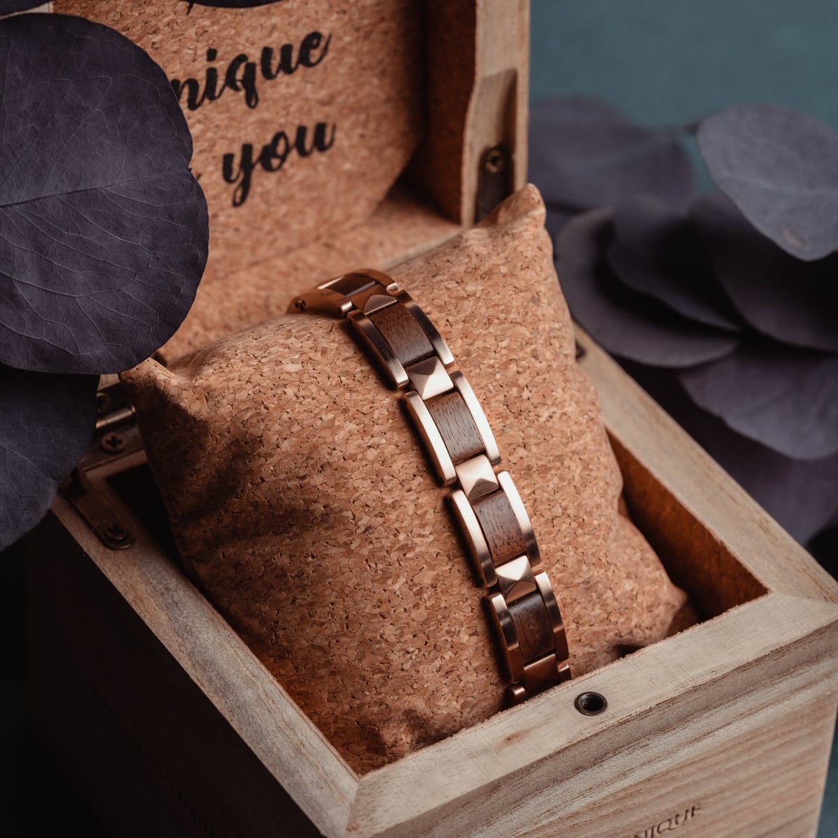 "Rhapsody" bracelet in walnut and rose gold, featuring a stylish and elegant design in a wooden box.