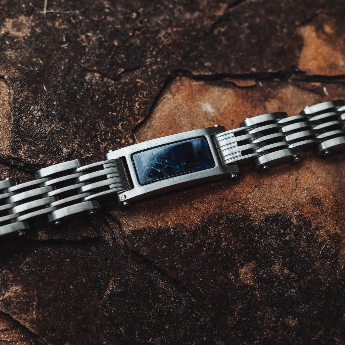 "Adagio" bracelet featuring a blue marble inset and silver links, showcasing a sophisticated and modern design.