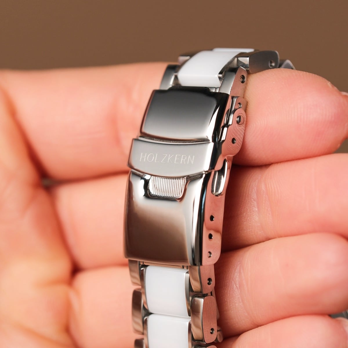 "Cristals" watch strap, featuring a nacre and ceramic design with a polished modern aesthetic.