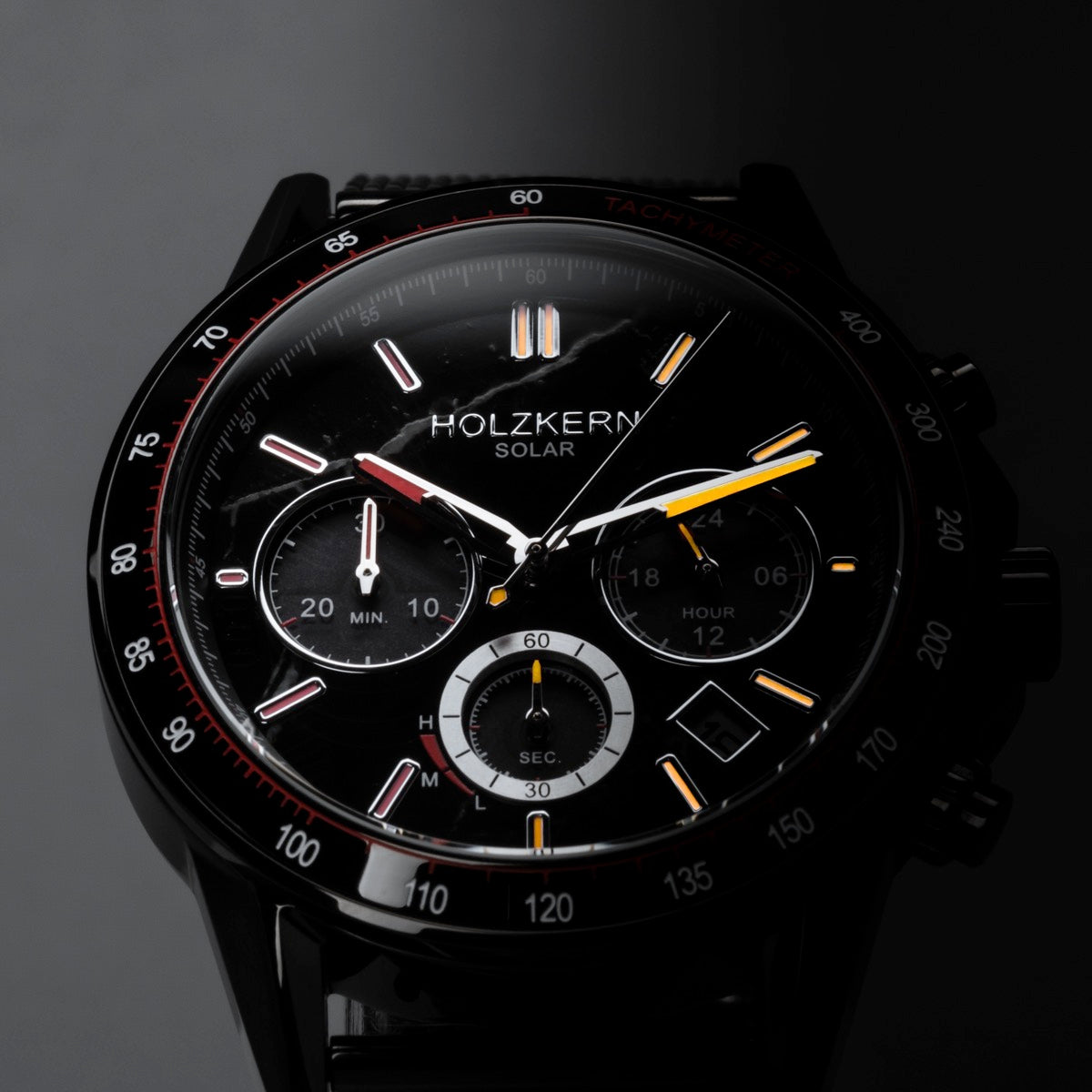 Orologio "Comfort Crusher" con un design in marmo-nero con quadrante multiplo e uno stile elegante e moderno.
