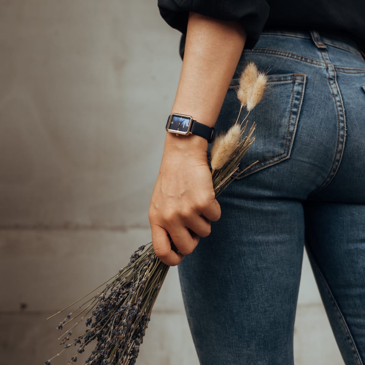 "Sapientia" watch, featuring a stylish nacre and rose gold design with a modern aesthetic.