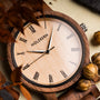 Orologio "Fall Dusk" con design in noce e acero con numeri romani minimalisti.