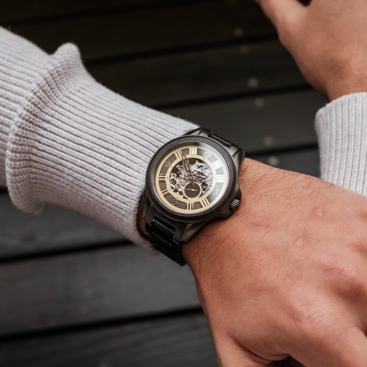 Orologio "Navona" con un design elegante e moderno con quadrante acero e cinturino in corrispondenza.