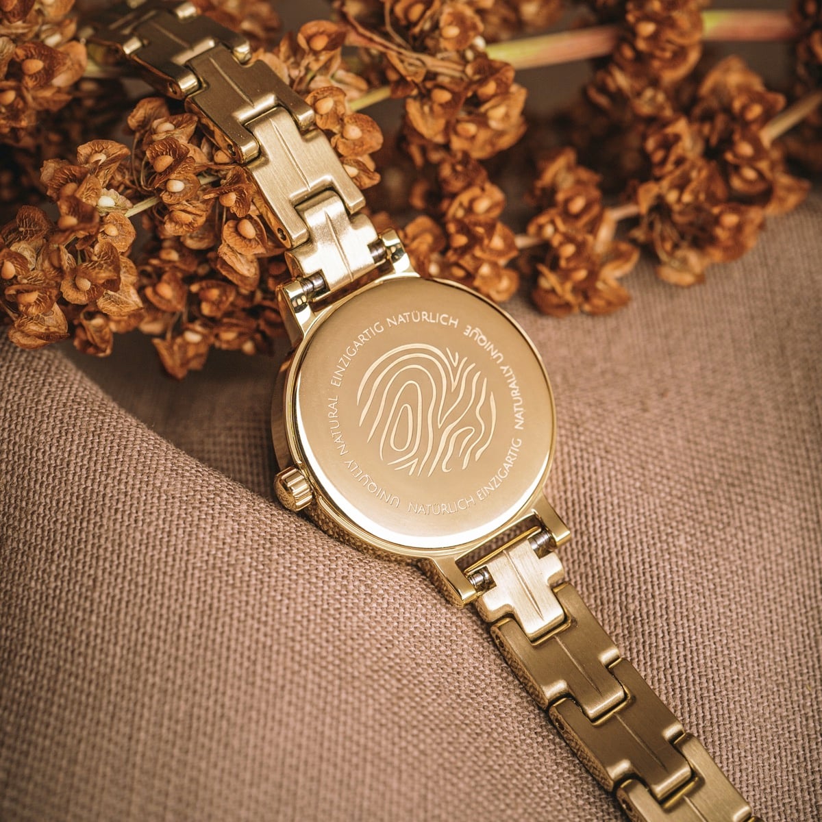 Themis (Perlmutt/Gold)