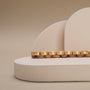 "Duet" offre un elegante mix di zebra e oro, che mostra un design elegante ed elegante.