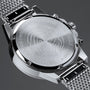 "Comfort Crusher", un elegante orologio da polso in tonalità acero e argento, con una particolare schiena incisa e una cinghia in mesh.