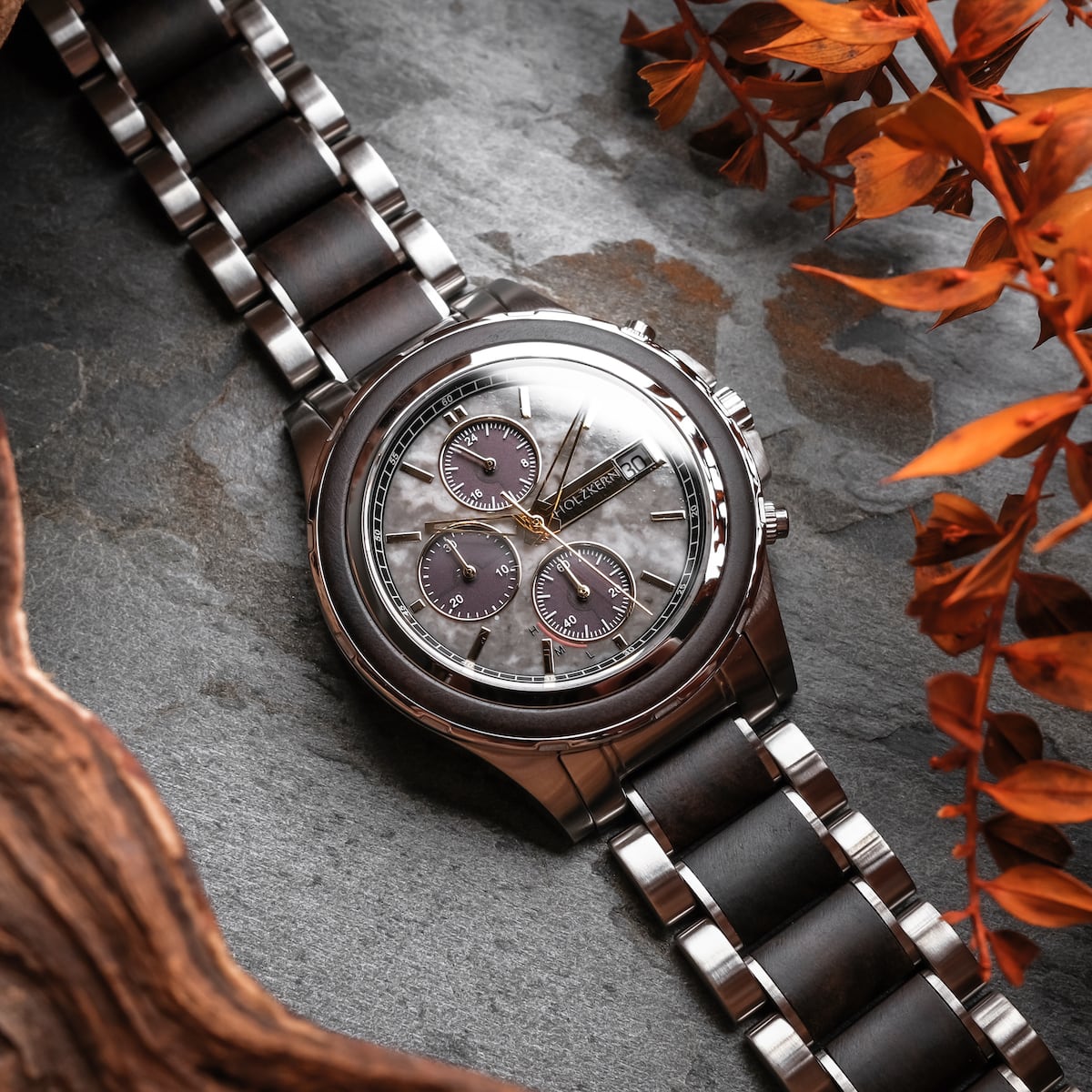 Orologio "Cairo" con una fascia in acciaio inox e un quadrante in marmo, che esalta un mix di eleganza e stile moderno.