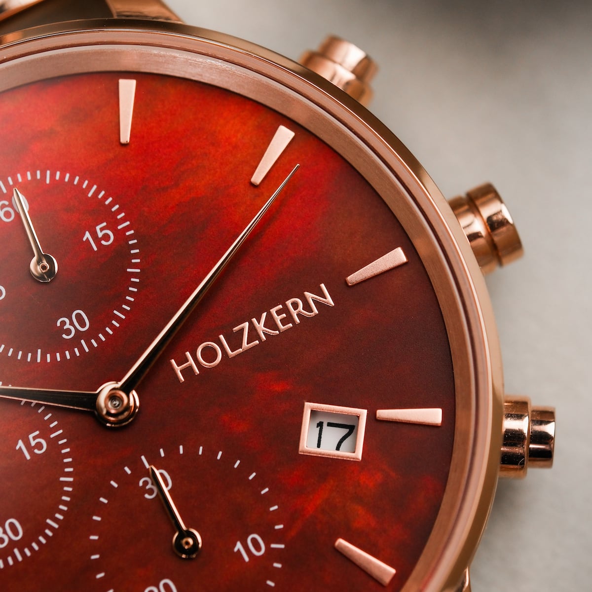 "Cheery" watch featuring a vibrant nacre finish and ceramic detail, exuding elegance and modern design.