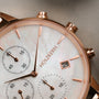 "Shiny" watch with nacre dial, ceramic style, and elegant design.