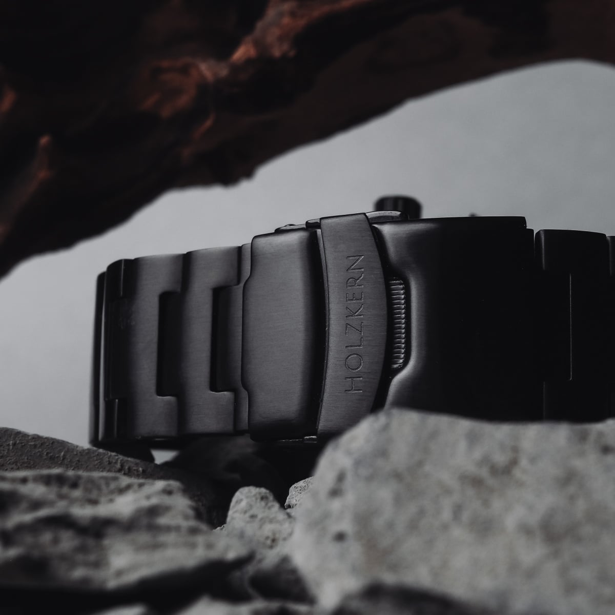 "Rahotu", a sleek watch with a marble and black design, featuring a stylish metal clasp.
