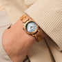 Orologio "Antrim" con un design ulivo e nacre con un aspetto elegante ed elegante.