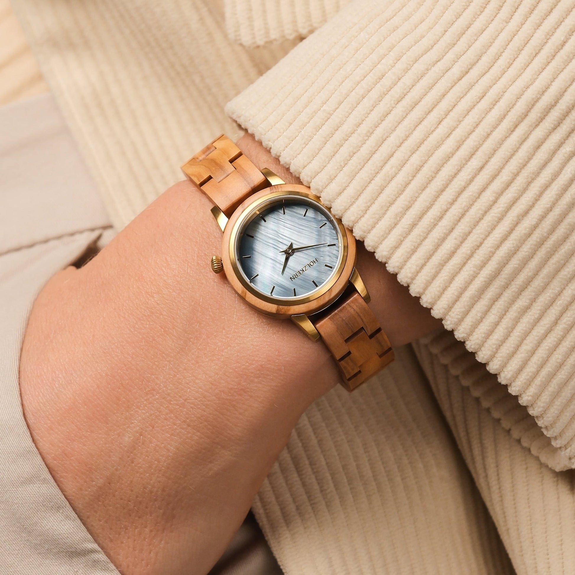 Orologio "Antrim" con un design ulivo e nacre con un aspetto elegante ed elegante.