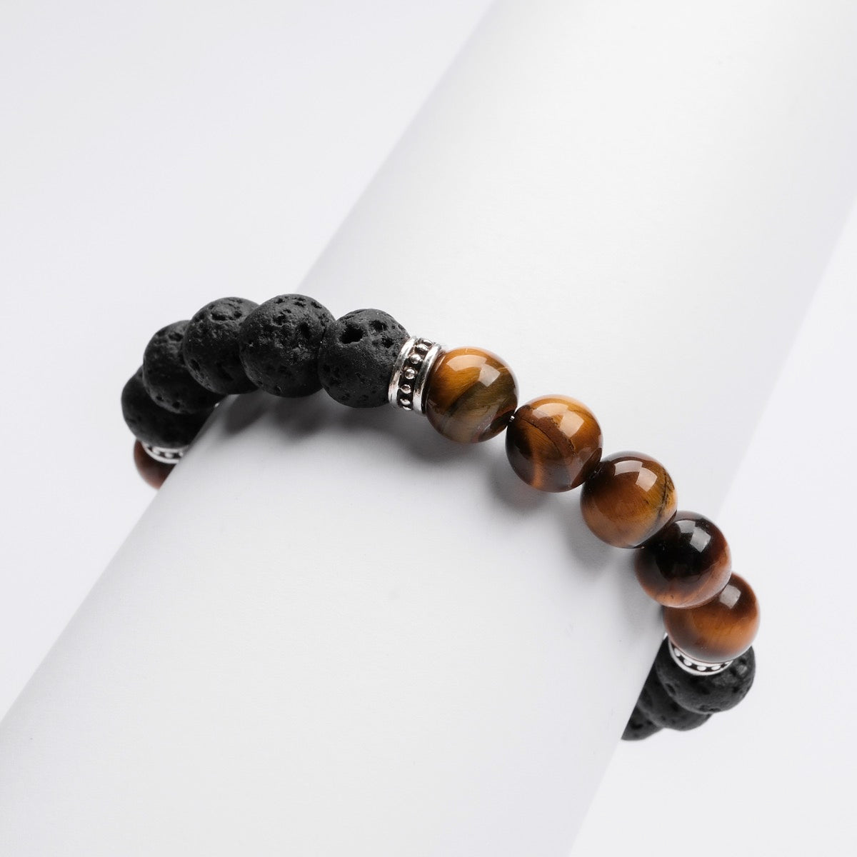 Bracciale "Superset" con occhi tigre e perline di lava con uno stile elegante e lucido.