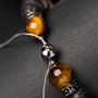 Bracciale "Superset" con pietre Tiger Eye e Lava con un design elegante e lucido.