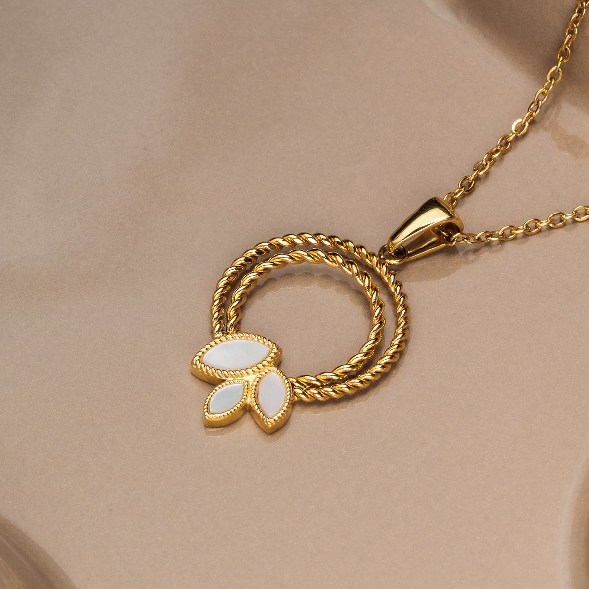 Collana Visual (Madreperla Bianca/Oro) Ii
