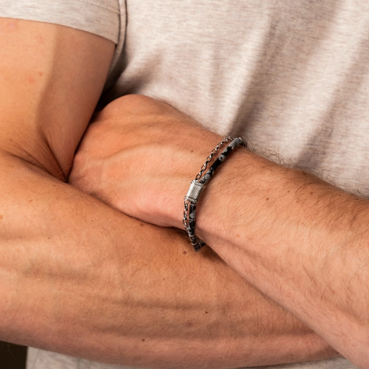 Bracciale "Supersonic" con un design elegante ossidiana e argento.
