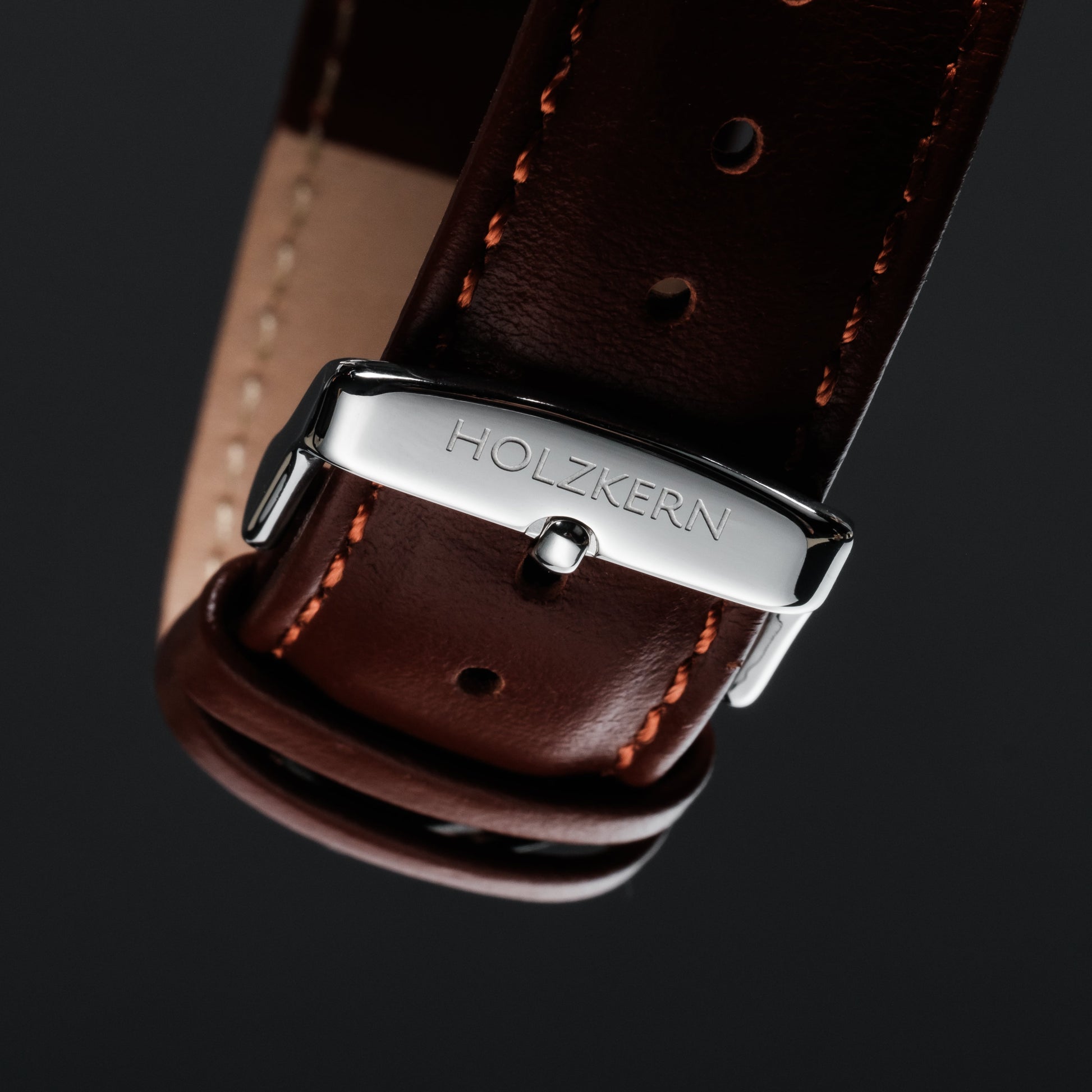 Orologio "Melodical" con elementi in marmo e argento e cinturino in pelle, caratterizzato da un design elegante ed elegante.